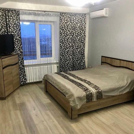 Апартаменти Економ Ivano-Frankivsk Exterior foto